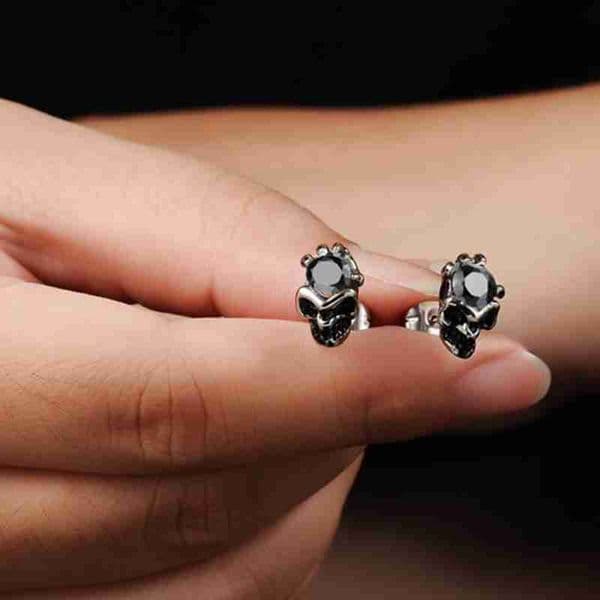 Fashion- Creative Skull Stud Earrings Black White Cubic Zirconia Earrings For Women Fashion Jewelry Brincos 2017 Girl Gift Femme