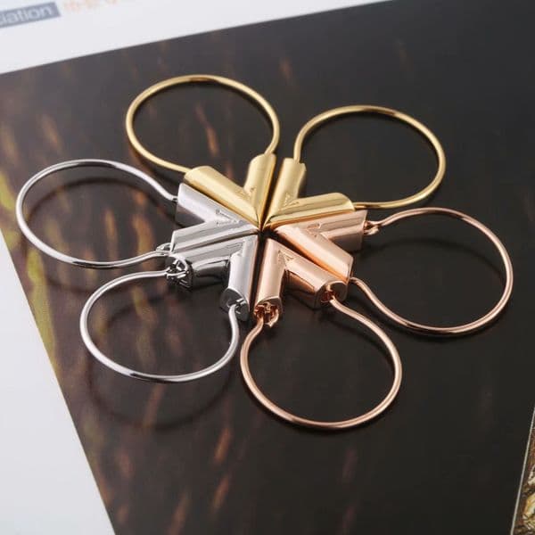 Europe America Simple New Style Lady Women Titanium Steel Engraved V Initials Single Circle Hoop Earrings 3 Color