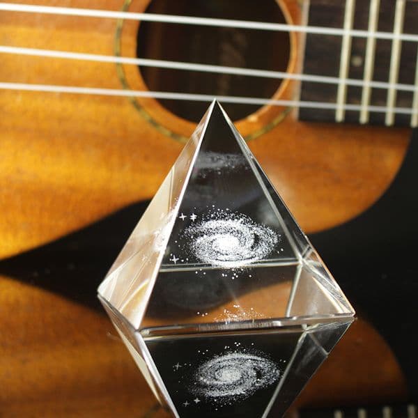 Crystal Pyramid 3D Laser Engraved Galaxy Glass Pyramid Fengshui Figurine Home Decoration Accessories for living room LJ200903