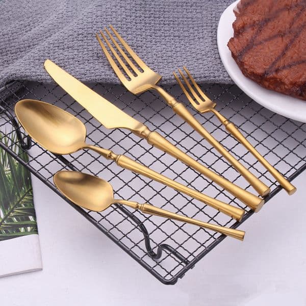 2019 New Gold Cutlery Sets Spoons Forks and Knives 304 Stainless Steel Western Kitchen Food Tableware Dinner Set Y200610