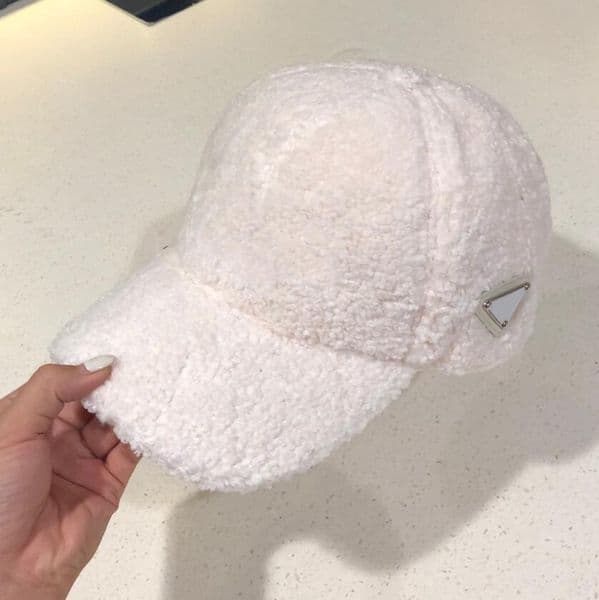Luxury Ball Caps for Mens Women Winter Designer Cashmere Baseball Cap Fashion Street Hat Beanies Warm Furry Hats 6 Colors High Quality