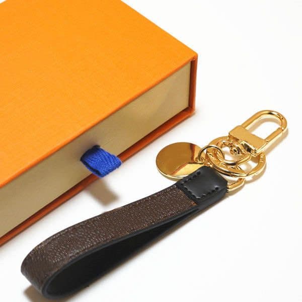 Fashion Keychain Classic Exquisite Luxury Designer Car Keyring Zinc Alloy Letter Unisex Lanyard Gold Metal Small Jewelry Lover Keychains Pendant With box