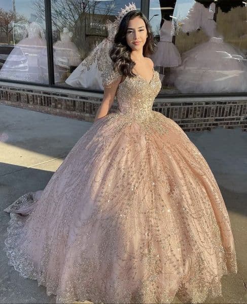 Vintage Champagne Gold Quinceanera Dresses V-Neck Cap Sleeve Lace Appliques Beaded Glitter Sequins Prom Party Princess Ball Gown Sweet 16 Dress Vestidos De 15 Años