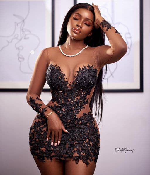 Hot Short Black Lace Prom Dresses Long Sleeves Sexy Tulle Sheer Homecoming Party Gowns Plus Size Women Aso Ebi Zipper Back Vestidos de Longo