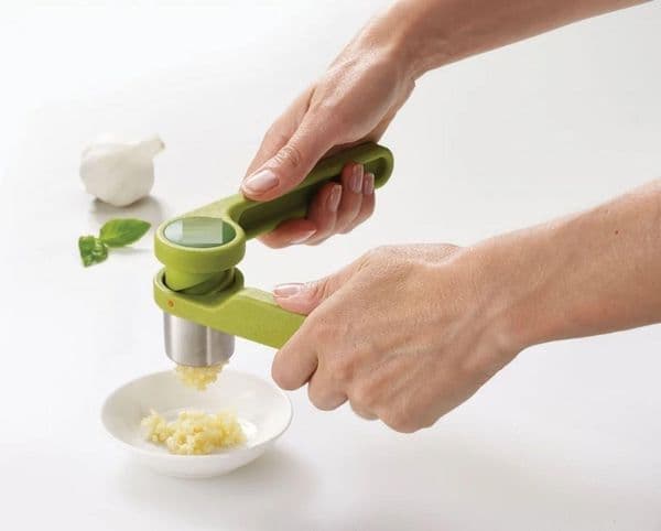 Helix Garlic Press Mincer Ergonomic Twist-Action Hand Juicer 210326
