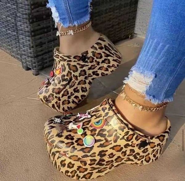 INS Hot Popular Serpentine Small Hole Women Sandals Cute Slippers Platform Thick Bottom Back Strap Summer Ladies Casual Shoes Y0721