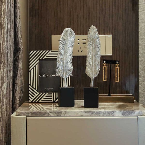 Nordic Style Creative Feather Bookcase Ornaments Simple Modern Home Living Room Decoration Crafts Decor Desk Accessories 210804