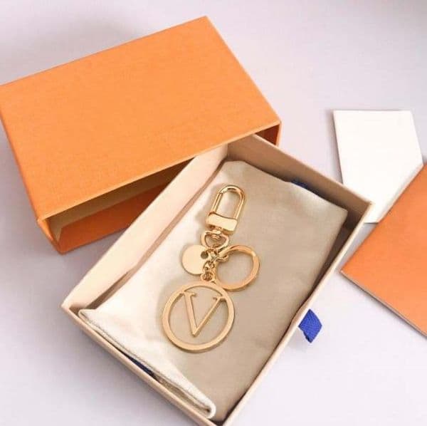 Fashion Keychain Key Buckle Letters Design Handmade Leather Keychains Men Women Bag Pendants 6 Option Top Quality