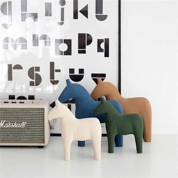 Nordic Wooden Horse Ornaments Morandi Home Decoration Accessories Wood Office Table Miniature Craft Work Baby Room Nursery Decor 211108