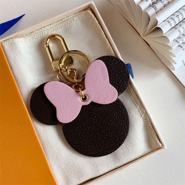2026 Luxury Designer Keychain Buckle Lovers Plaid Mouse Bow Keychains PU Leather Animal Bag Pendant Charm Cars Keyrings Chains Holder Fashion Women Arts And Cra