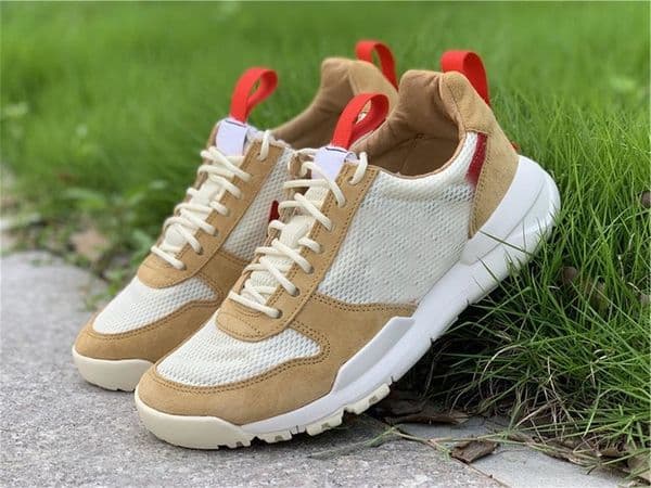 Designer Sport football Outdoor Shoes Newtom Sachs X Mars Yard Men Women Running Natural Sport Red Maple Joint Limited Sneakers Original Basketball