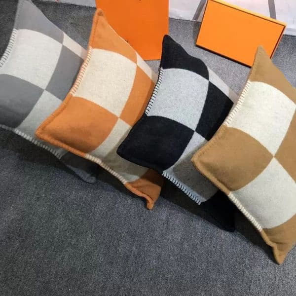 2026 New Fleece Cases: Decorative Throw Cover Luxury Fashion Vintage Style Wool Case For Sofa And Home Decor - 45X45 CM Free Shipping