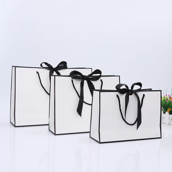 Gift Wrap Creative design Large Black border White kraft paper-bag with handle Wedding Party Favor bowknot Paper Gift Bag SN4283