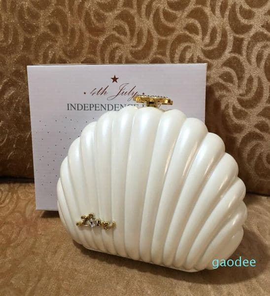 Fashion paris designer handbags Black and white shell clutch wallet Pearl chain Dinner Bags women VIP gift bag