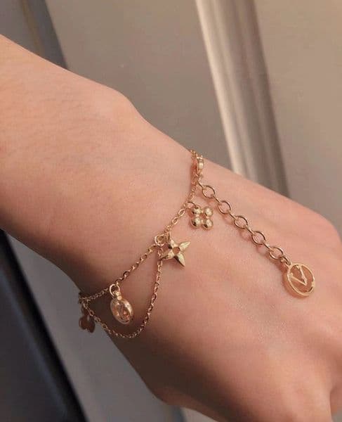 Classic Designer Pendant Charm Bracelets gold love V Necklace fashion Jewelrys Wristband plated letter simple heart Luxury Pendants Titanium lovers chain jewelry