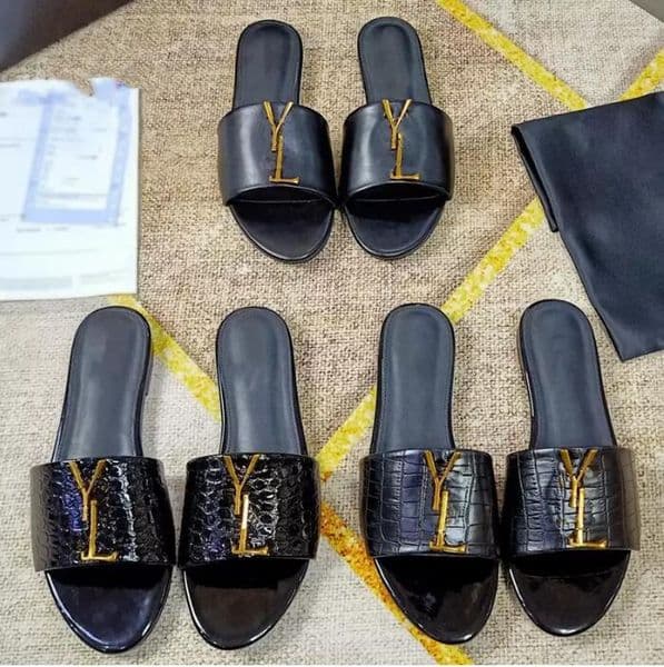 Fashion Luxury Designer Slippers Sliders Womens Summer Sandals Beach Slide Ladies Flip Flops Loafers Metal letters Black Outdoor Home Slides With Box 10 colors