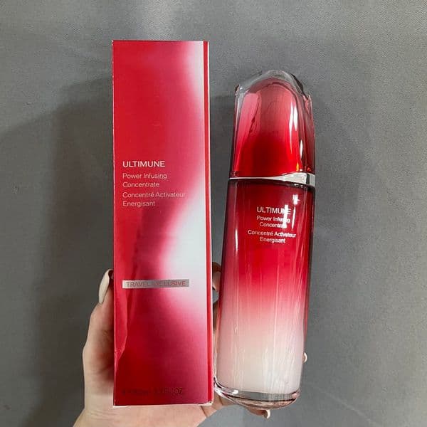 High-quality face cream, a skincare gem specially formulated for women. 50ml Bio-Performance Advanced Revitalizing Cream: Deeply moisturizes and firms the skin.
