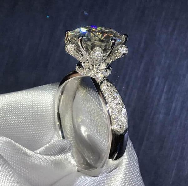 Handmade Luxury Jewelry Victoria 925 Sterling Silver Round Cut White Topaz CZ Diamond Party Gemstones Women Engagement Flower Band Ring Gift
