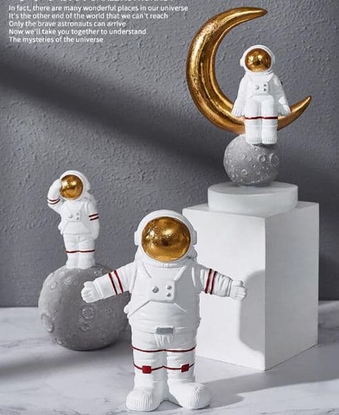 Nordic creative resin space astronauts decoration fitness room Internet cafe shelf simple personality decorations small decorations
