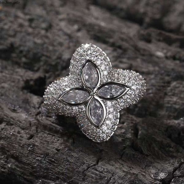 New Arrival Green VVS Moissanite Men and Women Clover Full Iced Out Ring fashion Jewelry