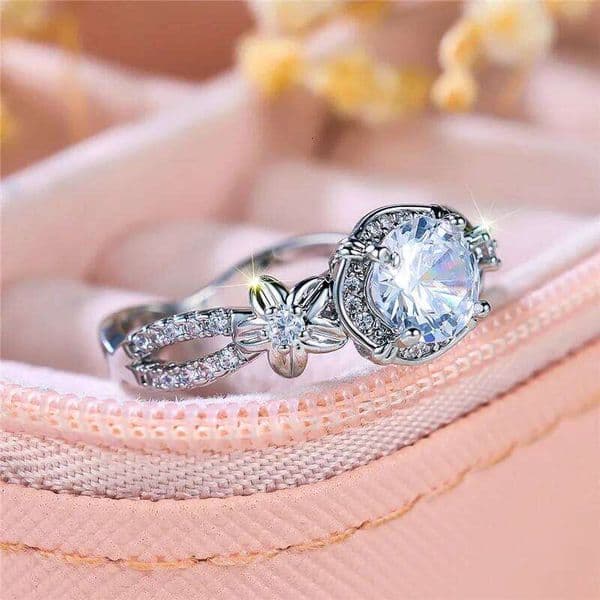 Luxury Female White Zircon Stone Flower Engagement Ring Silver Color Summer Wedding Jewelry For Women thumbnail 2