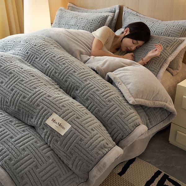 26ss Flannel Twill Bedding Comforter INS Style Solid Color Thickened Soft King Size Hotel Style