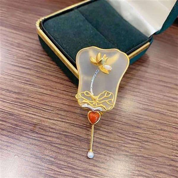 Original new Chinese style gilt design white crystal frosted jade plantain fan brooch retro ladies jewelry