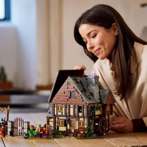 Cross border new style witch Sanderson sisters' magic house building blocks toy gift with free shipping
