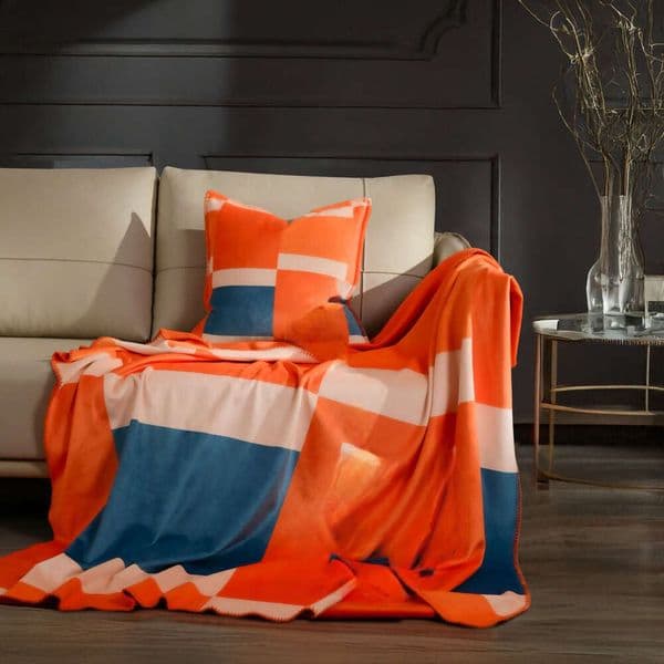 Light Luxury Fashion Simple Striped Print Velvet Casual H Sofa Travel High-End Gift Blanket B5