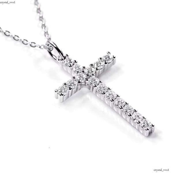Fashion Jewelry 925 Sterling Silver Custom Gemstone VVS Moissanite Cross Necklace VVS IGI Silicon Pendant