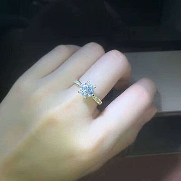 Luxury Grass Stone Wedding 6-Claw Design Imitation Diamond Gold-Plated Exquisite Women's 14K Engagement VVS Moissanite Ring Jewelry