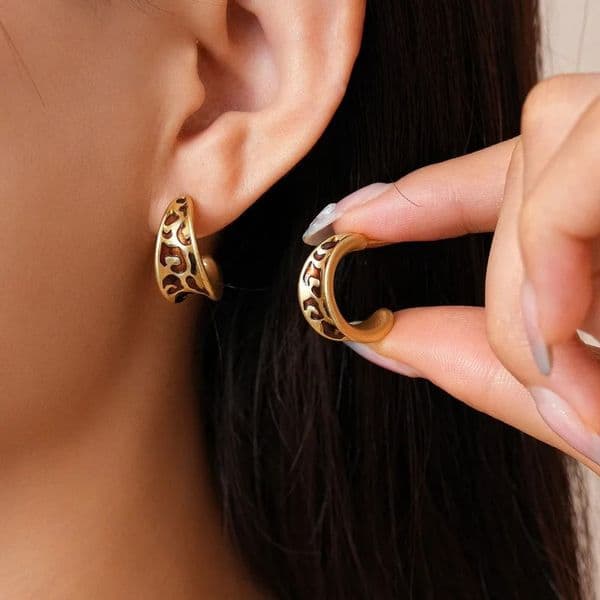 European and American Retro C-shaped Leopard Print Earrings ious Quality Jewelry Personalized Womens Party Accessories 260106