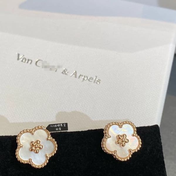 Jewelery clover necklace vanly cleef jewlery Plum Blossom Necklace Simple Natural Mother-of-Pearl Collarbone Chain Earring Earrings
