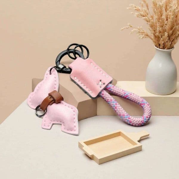Handmade Cartoon Animal Stylish Leather Car Keychain Cute Dog Pendant Creative Keyring Bag Accessories Decoration Gift 26N0110