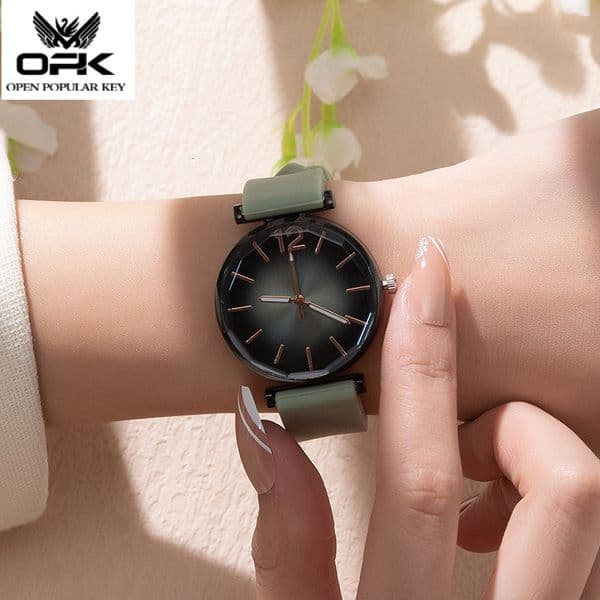 2026 new model Simple and trendy style circular dial with gradient colorful background fashion watch quartz movement versatile casual luxurious women's