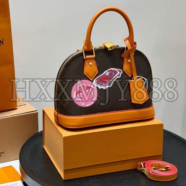 25Fw Women Luxurys Designers Bags Leather Shell Totes Car Badge Handbag Wallets Purse Card Holder Pouch Laptop Messenger Bag 25Cm