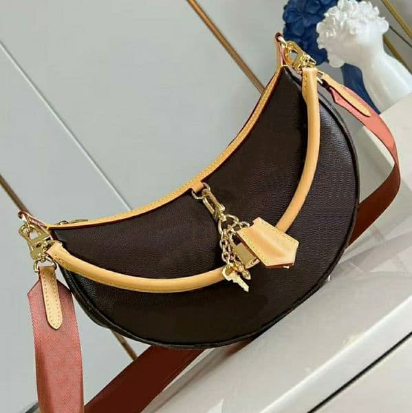 26ss Designer Hobo Bags Lettering Pattern Calfskin Leather Handbags Gold Tone Hardware Zipper Shoulder Bags Women Luxury Baguette Bags Lady Daily Purse