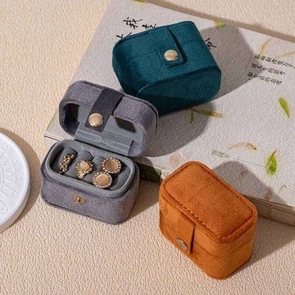 Mini Flip-top Portable Stud Earrings Snap Oval Velvet Ring Storage Box Jewelry Boxes and Packaging 26Y0112