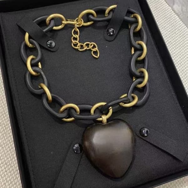 Large Size Women Luxury Charms Necklace Vintage Yellow Gold Plated Golden Letter Wood Heart Pendant Necklae Earrings for Girls Women