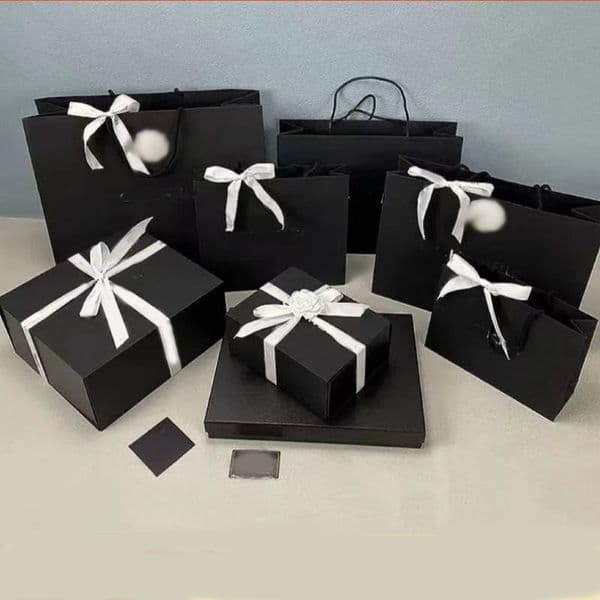 2026 New Designer Premium Gift Packaging Luxury Black Paper Bag With Scarf & Apparel Foldable Box For Retail Display Free Shipping