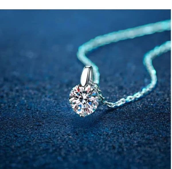 S925 Sterling Silver Pendant Clavicle Chain 3 Karat Moissanite Necklace