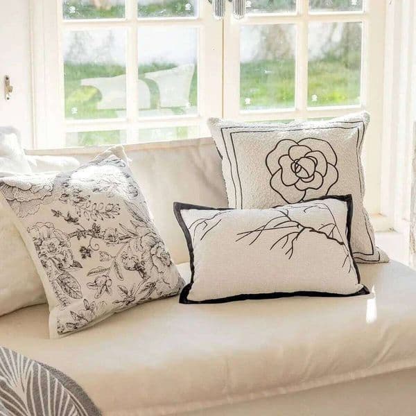 Home Textiles Throw Cover Black White Floral Pattern Light Luxury Jacquard Embroidery Cushion for Sofa Living Room Bedroom Kitchen Nordic Pillow Case