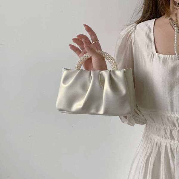 Free shipping Sweet Girl Pearl Handbag Women Fashion Versatile Pleated Crossbody Cloud Mini Phone new best seller Small Bag