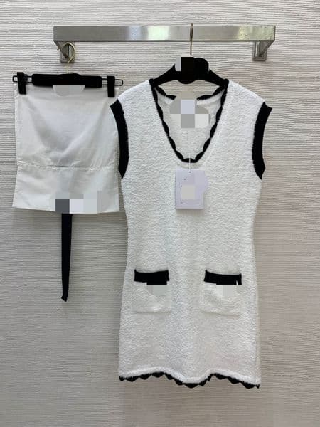 G25121572 2026 New style slim-fitting and figure-hugging sleeveless knitted dress with bag for delivery packaging! white