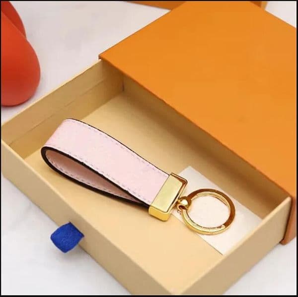 High Quality Keychain Classic Exquisite Luxury Designer Car Keyring Zinc Alloy Letter Unisex Lanyard Gold Black Metal Jewelry