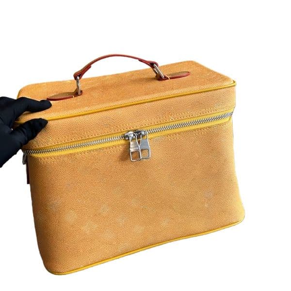 Lady Cosmetic Bags Fashion Makeup Bag Women Designers Handbag Travel Pouch Ladies Purses High Quality Organizador Toiletry Bag Zipper Shoulder Bag Lipstick