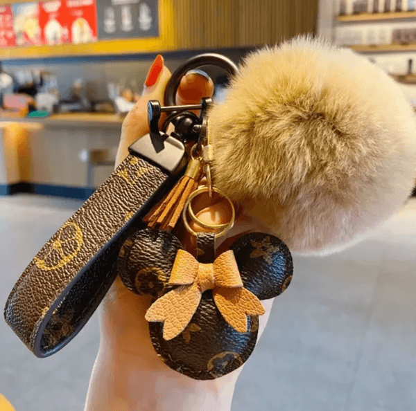 Bag Charm Designer Keychain Vintage Leather Package hanging piece creative keychain men's and women's new style personalized car key Bag Charms Lanyards