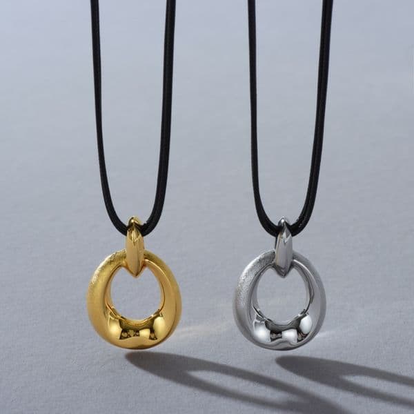 Retro Metal Frosted Circle Pendant Black Rope Necklace for Men and Women Fashion Trendy Commuting All-match Sweater Chain