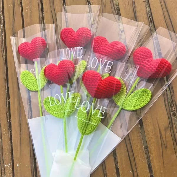 Handmade crochet heartshaped bouquets are perfect as gifts for Valentines Day and graduation ceremonies home decor 260114