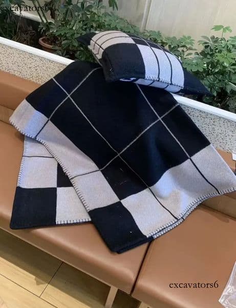 TOP QUAILTY 90%wool 10%cashmere Black h Blankets Living room sofa Ins Blanket Pillow Home Luxury Horse Gig Size